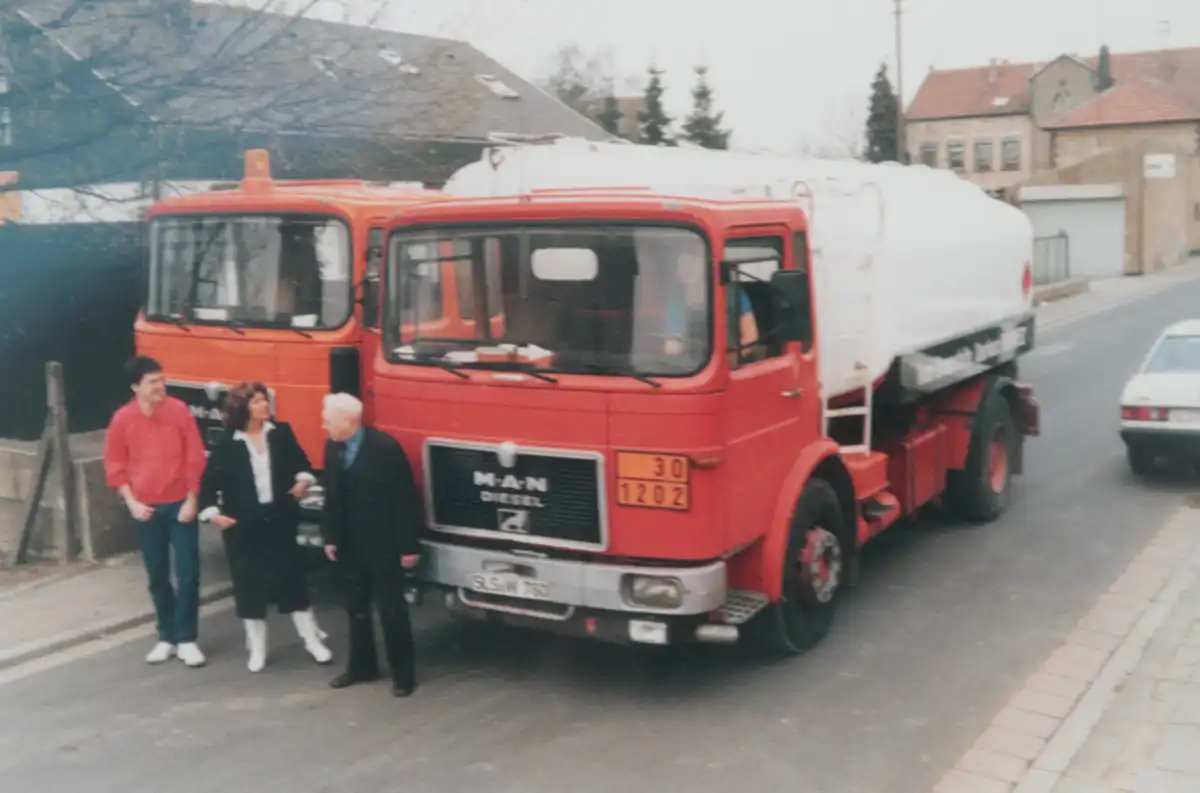 historie10-tock-brennstoffe-saarlouis-heizoel-diesel-merzig-trier Historisches Foto eines Tankwagens von Tock Brennstoffe